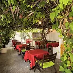 Hotel Semiramis Adamantas (Milos)