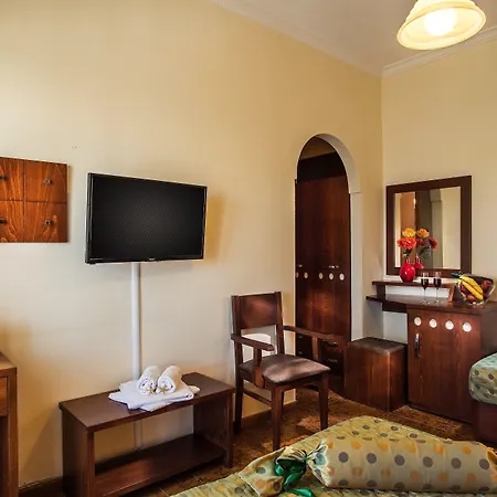 Semiramis * Adamantas (Milos)