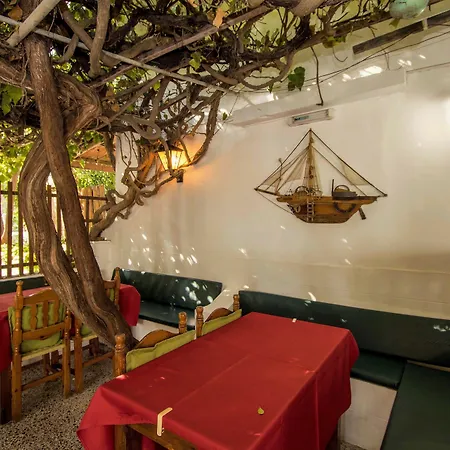 Semiramis Adamantas (Milos)