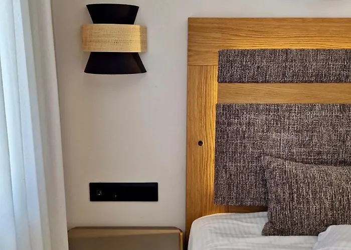 Semiramis Adamantas (Milos)