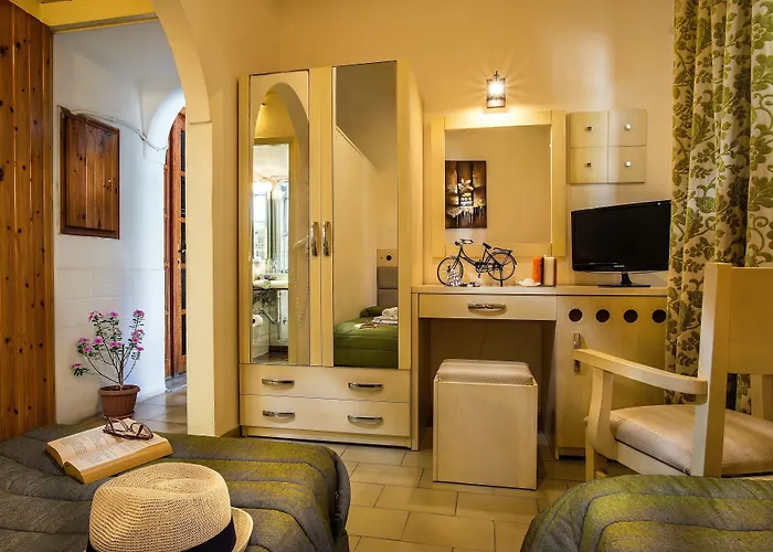 Semiramis Hotel Adamantas (Milos)