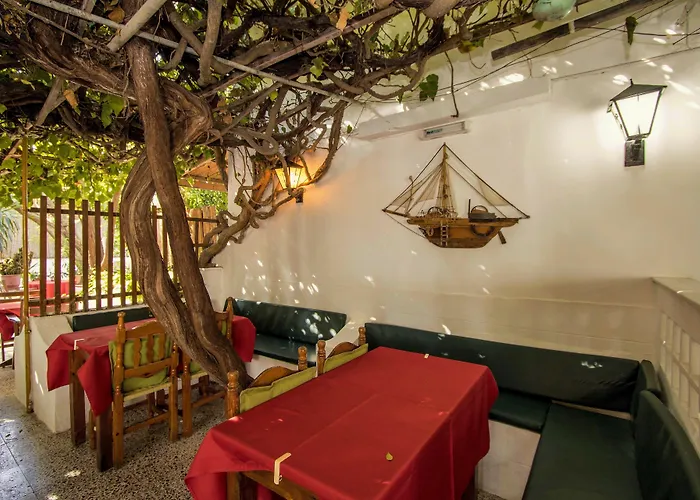 Semiramis Adamantas (Milos)