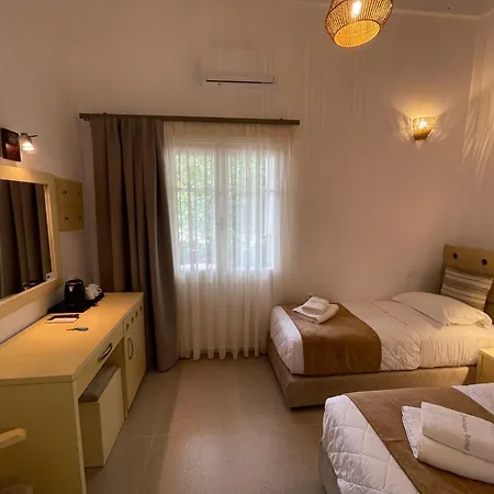 Hotel Semiramis *