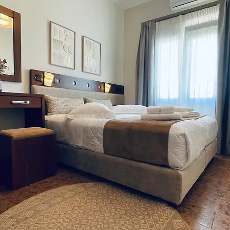 Hotel Semiramis *