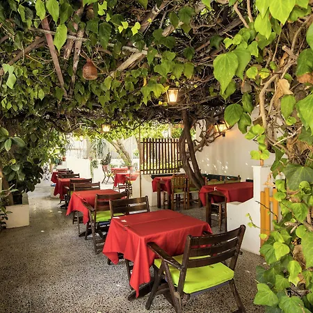 Hotel Semiramis Adamantas