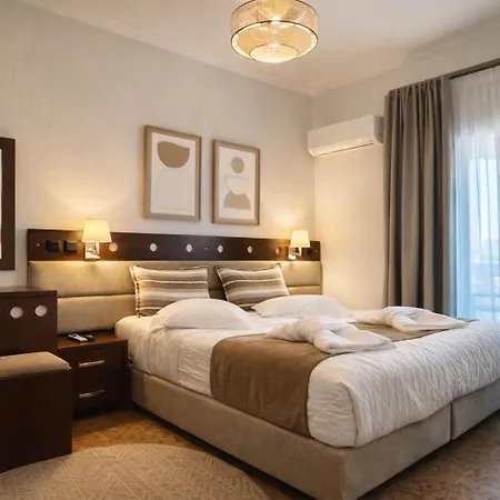 Hotel Semiramis *