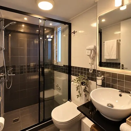 Hotel Semiramis *
